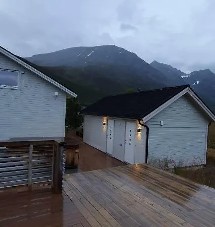 Lyngsalpan Cruise - Lenangstinden Holiday home *