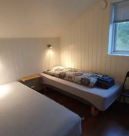 Lyngsalpan Cruise - Lenangstinden Holiday home *