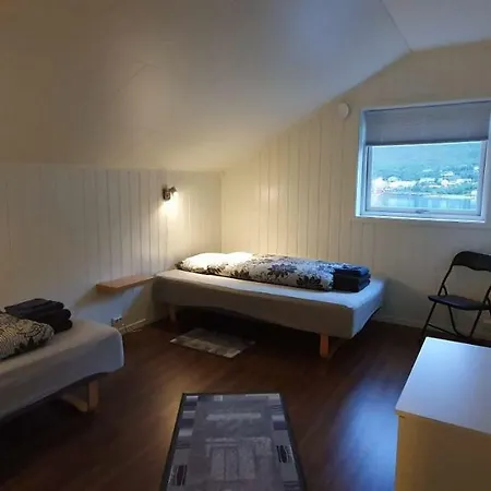 Σπίτι διακοπών Lyngsalpan Cruise - Lenangstinden Nord-Lenangen